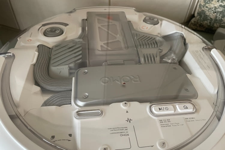 Die Oberseite des ROMO P ist transparent und kann nicht aufgeklappt werden Die Oberseite des ROMO P ist transparent und kann nicht aufgeklappt werden