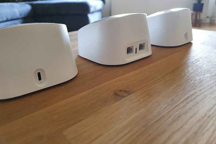 Das eero 6 WLAN-Mesh-System Set besteht aus dem WLAN-Mesh-Router sowie zwei Mesh-Satelliten Das eero 6 WLAN-Mesh-System Set besteht aus dem WLAN-Mesh-Router sowie zwei Mesh-Satelliten