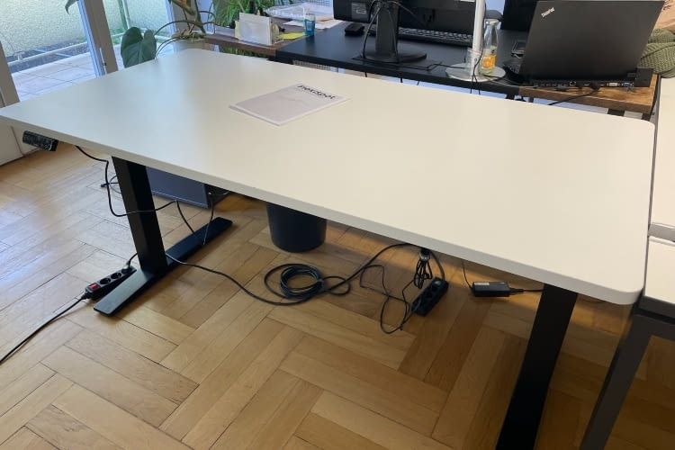 Der Flexispot steht jederzeit sicher und sehr stabil Der Flexispot steht jederzeit sicher und sehr stabil