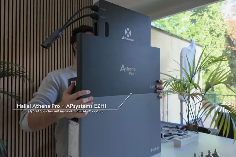 Je nach Bedarf kann der Speicher mit Zusatzbatterien erweitert werden Je nach Bedarf kann der Speicher mit Zusatzbatterien erweitert werden