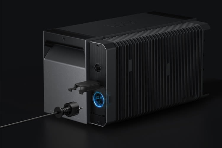 Eine AC-Koppelung wie hier ist bei Balkonkraftwerk Speichern selten Eine AC-Koppelung wie hier ist bei Balkonkraftwerk Speichern selten