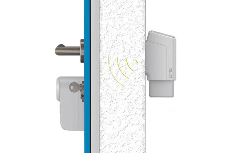 Der Fingerprint Türöffner ekey uno kommuniziert mit dem eqiva Bluetooth Türschlossantrieb Der Fingerprint Türöffner ekey uno kommuniziert mit dem eqiva Bluetooth Türschlossantrieb