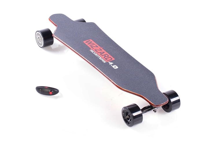 Das Elektro-Board WIZZARD 4.0 2nd Generation wiegt nur 6 Kilogramm Das Elektro-Board WIZZARD 4.0 2nd Generation wiegt nur 6 Kilogramm