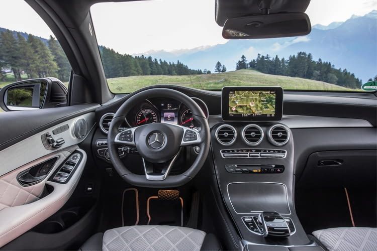 Galt die Marke Mercedes früher als altbacken, zeigt sie sich heute mehr als modern Galt die Marke Mercedes früher als altbacken, zeigt sie sich heute mehr als modern