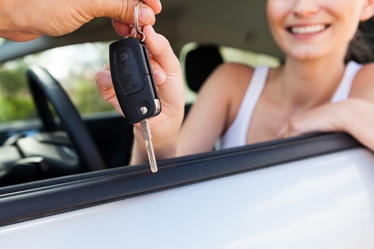 Elektroauto mieten? Wir geben einen Überblick über Anbieter, Preise & Städte Elektroauto mieten? Wir geben einen Überblick über Anbieter, Preise & Städte