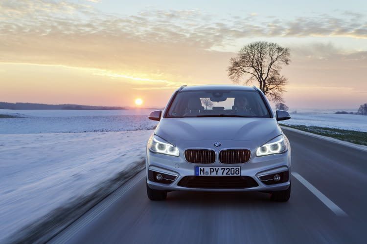 Das E-Auto von BMW mit Plug-in-Hybrid-Technologie kombiniert geschickt Vorteile des Verbrennungs- & Elektromotors Das E-Auto von BMW mit Plug-in-Hybrid-Technologie kombiniert geschickt Vorteile des Verbrennungs- & Elektromotors