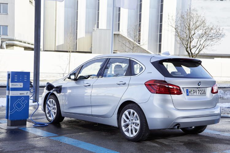 Der BMW 225xe ist in etwa 2 bis 3 Stunden vollgeladen Der BMW 225xe ist in etwa 2 bis 3 Stunden vollgeladen