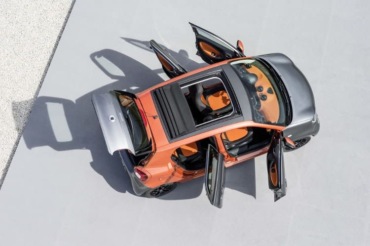 Der smart forfour EQ lässt sich durch eine große Auswahl von Sonderausstattung stark individualisieren. Der smart forfour EQ lässt sich durch eine große Auswahl von Sonderausstattung stark individualisieren.