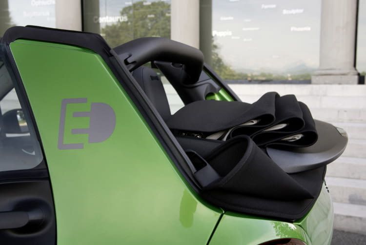Den smart fortwo electric drive gibt es auch als Cabrio Den smart fortwo electric drive gibt es auch als Cabrio