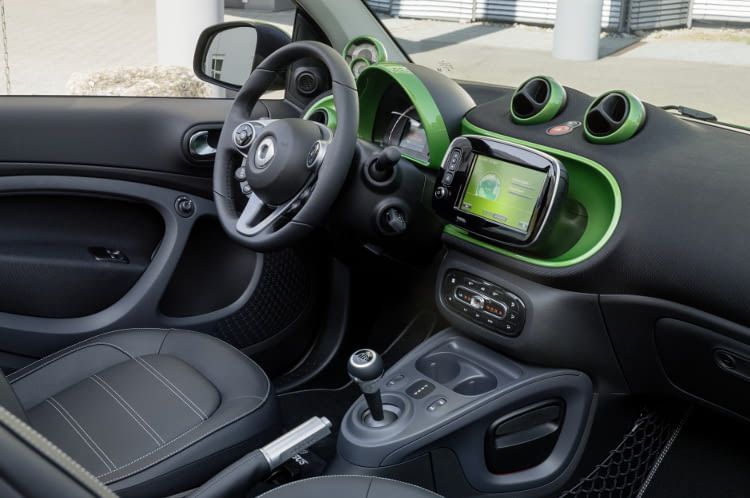 Trotz seiner kleinen Größe bietet der smart fortwo ED ein gutes Platzangebot im Innenraum Trotz seiner kleinen Größe bietet der smart fortwo ED ein gutes Platzangebot im Innenraum