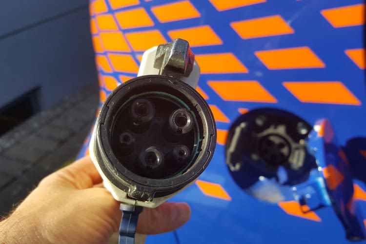 Der Typ 1 Stecker findet sich nach wie vor an Elektrofahrzeugen von asiatischen Herstellern. Der Typ 1 Stecker findet sich nach wie vor an Elektrofahrzeugen von asiatischen Herstellern.