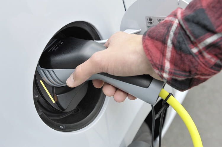 Je nach Ladeoption verändert sich auch die Ladedauer für das E-Auto e-up! von Volkswagen Je nach Ladeoption verändert sich auch die Ladedauer für das E-Auto e-up! von Volkswagen