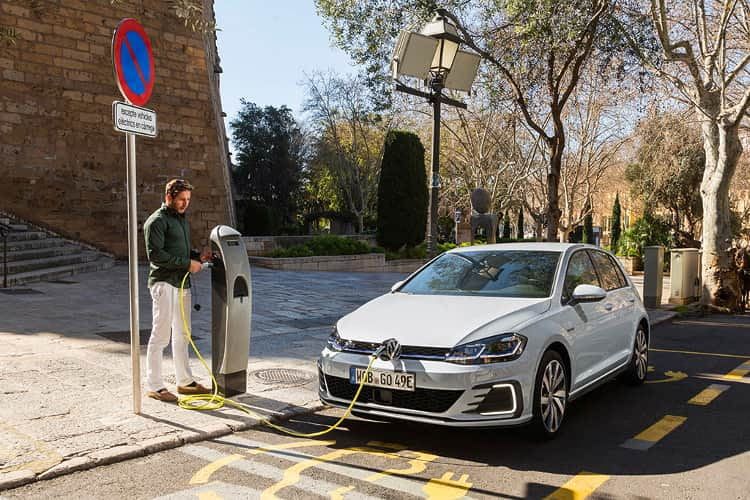 Der Steckertyp für den Golf GTE ist vom Typ 2, die maximale Ladeleistung beträgt 3,6 kWh für das E-Auto von VW Der Steckertyp für den Golf GTE ist vom Typ 2, die maximale Ladeleistung beträgt 3,6 kWh für das E-Auto von VW