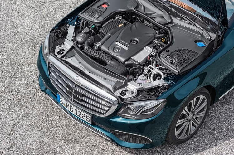 Die erste Wegstrecke wird mit dem E 350 e von Mercedes rein elektrisch zurückgelegt - dann übernimmt der Verbrennungsmotor Die erste Wegstrecke wird mit dem E 350 e von Mercedes rein elektrisch zurückgelegt - dann übernimmt der Verbrennungsmotor