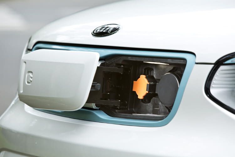 Ein DC Ladestecker ist beim Kia Soul EV nur gegen Aufpreis erhältlich. Ein DC Ladestecker ist beim Kia Soul EV nur gegen Aufpreis erhältlich.