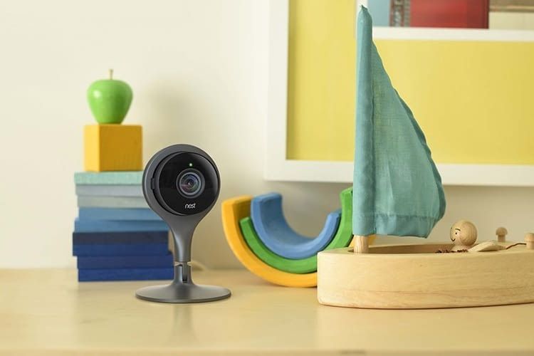 In Kombination mit einem Smartphone ist die Indoor-Kamera auch als Babycam nutzbar In Kombination mit einem Smartphone ist die Indoor-Kamera auch als Babycam nutzbar