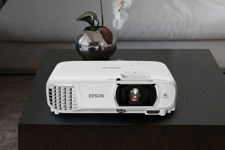 Epson EH-TW750 projiziert kräftige Farben dank 3LCD-Technologie Epson EH-TW750 projiziert kräftige Farben dank 3LCD-Technologie