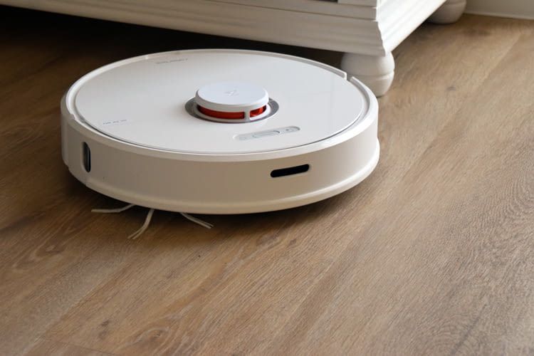 Unter unsere Schränke passte der Saugroboter leider nicht, unter Bett und Sofa dagegen schon Unter unsere Schränke passte der Saugroboter leider nicht, unter Bett und Sofa dagegen schon