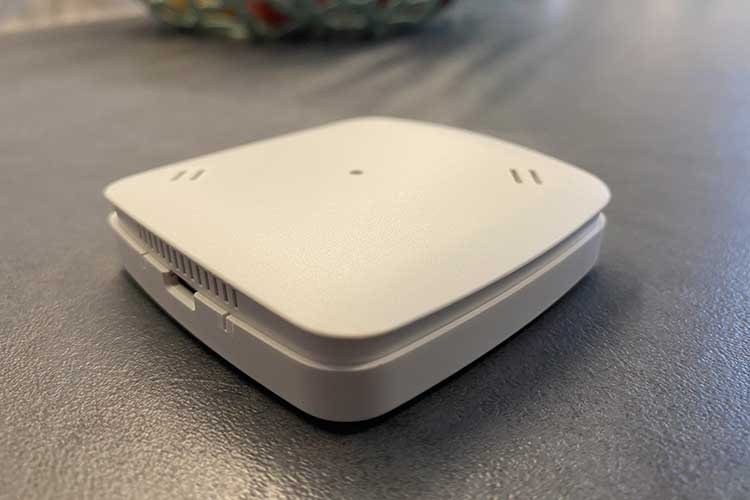 Der im Test verwendete EUROTRONIC Air Quality Sensor gibt u. A. Auskunft über Luftfeuchtigkeit, VOC-Gehalt oder CO2-Konzentration Der im Test verwendete EUROTRONIC Air Quality Sensor gibt u. A. Auskunft über Luftfeuchtigkeit, VOC-Gehalt oder CO2-Konzentration