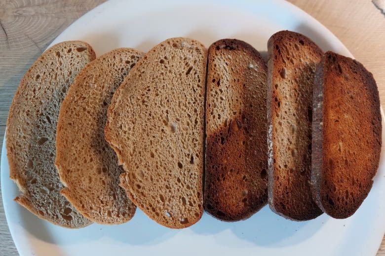 Dünne Brotscheibe sind uns im Test beim Rösten manchmal angebrannt Dünne Brotscheibe sind uns im Test beim Rösten manchmal angebrannt