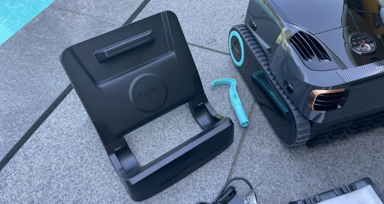 Die Ladestation kann einfach zusammengesteckt werden Die Ladestation kann einfach zusammengesteckt werden