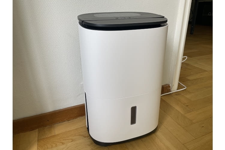 Das multifunktionale 2-in-1-Gerät verfügte im Luftentfeuchter Test über eine Füllstandanzeige und einen Schlauchanschluss Das multifunktionale 2-in-1-Gerät verfügte im Luftentfeuchter Test über eine Füllstandanzeige und einen Schlauchanschluss