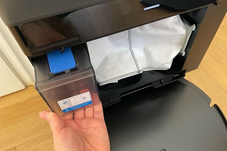Auch dieser ECOVACS DEEBOT bringt eine Reinigungsmitteldosierung mit Auch dieser ECOVACS DEEBOT bringt eine Reinigungsmitteldosierung mit