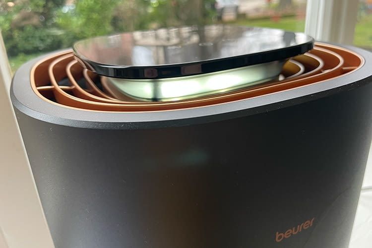 Dank des Leuchtrings war schnell zu erkennen, ob die Luftfeuchte im Raum stimmt Dank des Leuchtrings war schnell zu erkennen, ob die Luftfeuchte im Raum stimmt