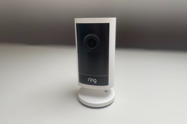 Das Design der Ring Outdoor Cam ist schlicht und einfach gehalten Das Design der Ring Outdoor Cam ist schlicht und einfach gehalten