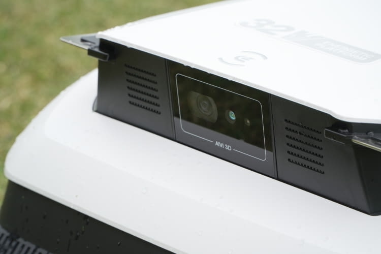 Die Kamera befindet sich mittig an der Vorderseite des GOAT A1600 RTK Die Kamera befindet sich mittig an der Vorderseite des GOAT A1600 RTK