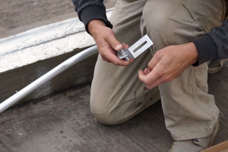 In der Praxis achten wir genau auf die Verarbeitungsqualität der Solar-Produkte In der Praxis achten wir genau auf die Verarbeitungsqualität der Solar-Produkte