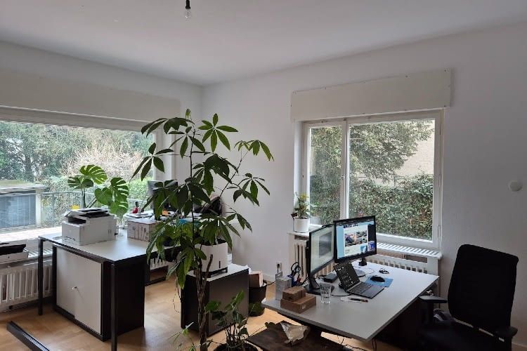 Vorher: In unserem Büro ersetzt das Novarail System eine einzelne Glühbirne Vorher: In unserem Büro ersetzt das Novarail System eine einzelne Glühbirne
