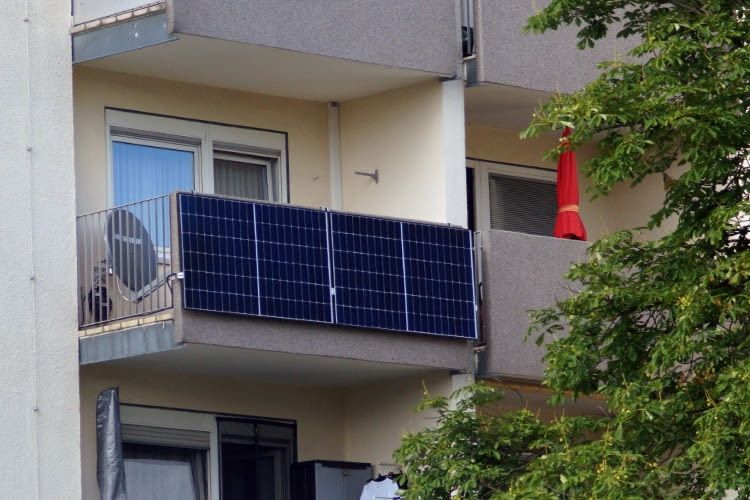 Eine Mini-Solaranlage findet auf fast jedem Balkon Platz Eine Mini-Solaranlage findet auf fast jedem Balkon Platz