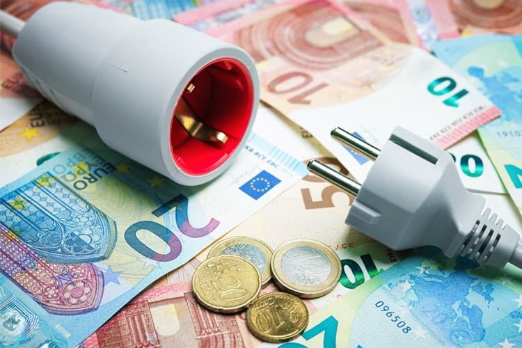 Nur wer seinen Stromverbrauch optimiert spart auch dauerhaft Nur wer seinen Stromverbrauch optimiert spart auch dauerhaft