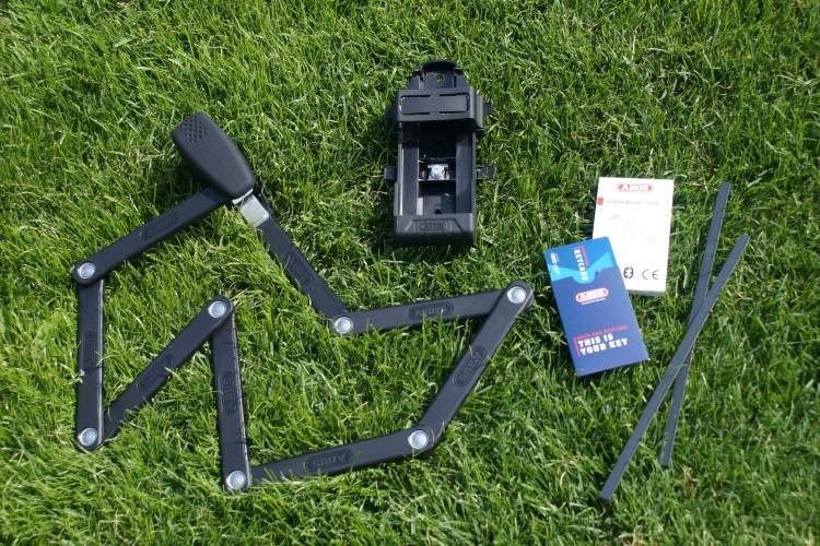 Das BORDO One kommt mit Halterung, Keycard und Bedienungsanleitung Das BORDO One kommt mit Halterung, Keycard und Bedienungsanleitung