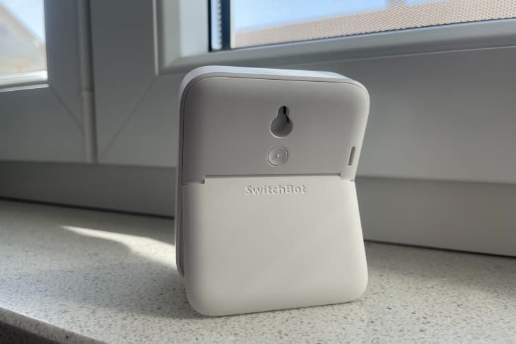 Auf der Rückseite bietet das SwitchBot Meter Plus wenig Überraschungen Auf der Rückseite bietet das SwitchBot Meter Plus wenig Überraschungen