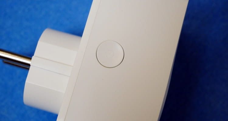 Seitlich besitzt auch dieses Modell einen manuellen An-/Aus-Knopf Seitlich besitzt auch dieses Modell einen manuellen An-/Aus-Knopf