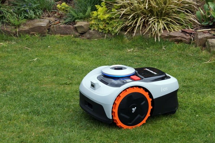 In unserem Test reagierte der Mähroboter umgehend auf jeden App-Befehl In unserem Test reagierte der Mähroboter umgehend auf jeden App-Befehl