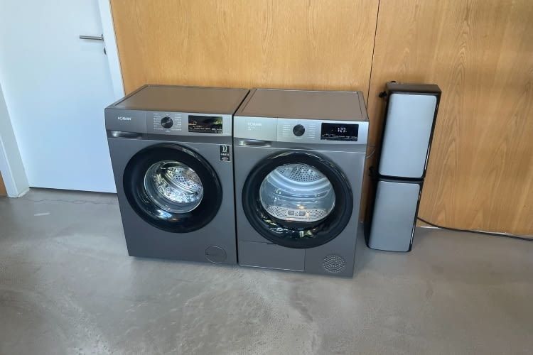 Mit zwei STREAM Speichern lassen sich Waschmashcine oder Trockner ohne hinzugekauften Netzstrom betreiben Mit zwei STREAM Speichern lassen sich Waschmashcine oder Trockner ohne hinzugekauften Netzstrom betreiben