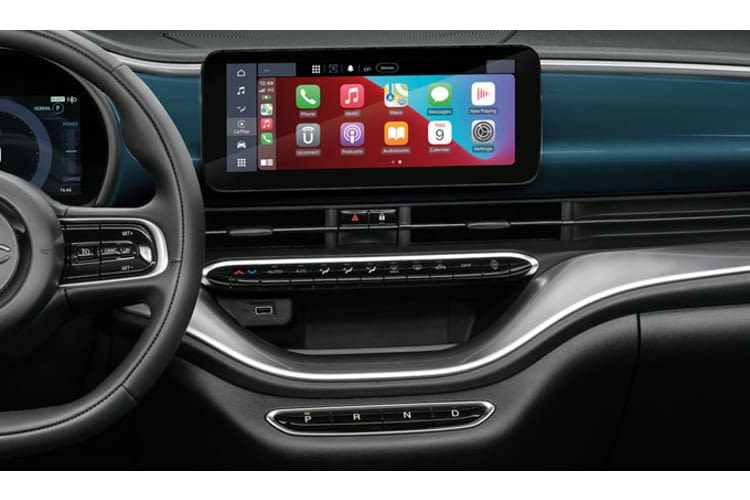 Mit dem Fiat 500e kommt man besonders gut im Stadtverkehr zurecht Mit dem Fiat 500e kommt man besonders gut im Stadtverkehr zurecht