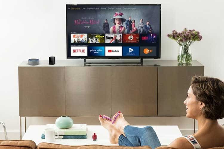 Zehennägel lackieren und per Sprachbefehl durch das Prgramm zappen: Mit Amazon Echo, Fire TV und Fire TV Blaster kein Problem Zehennägel lackieren und per Sprachbefehl durch das Prgramm zappen: Mit Amazon Echo, Fire TV und Fire TV Blaster kein Problem
