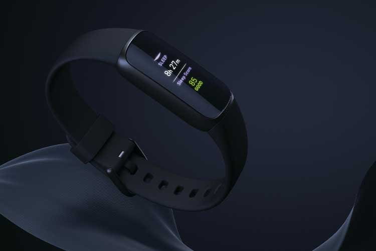 Neben der Modelle mit Armband aus Silikon-Material bietet Fitbit auch eine Luxe Variante mit Schmuck-Armband Neben der Modelle mit Armband aus Silikon-Material bietet Fitbit auch eine Luxe Variante mit Schmuck-Armband