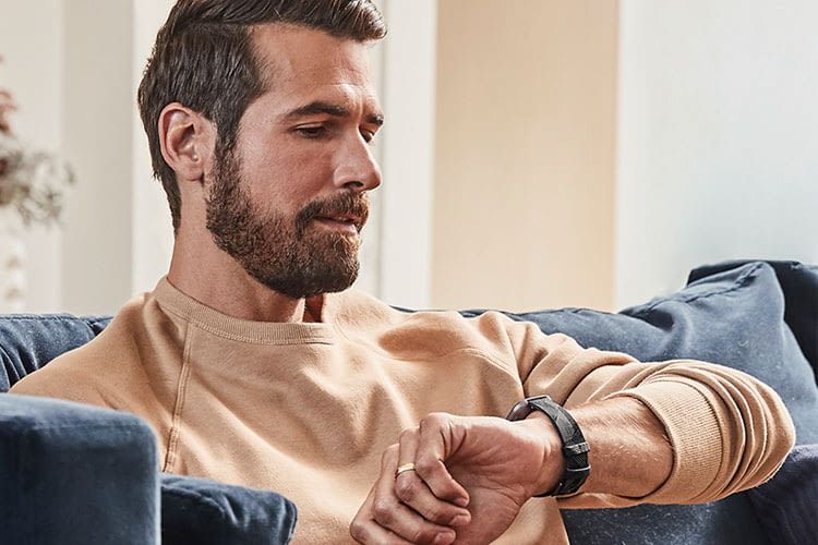 Im Lieferumfang ist jeweils ein Armband in Größe S und eines in Größe L enthalten Im Lieferumfang ist jeweils ein Armband in Größe S und eines in Größe L enthalten