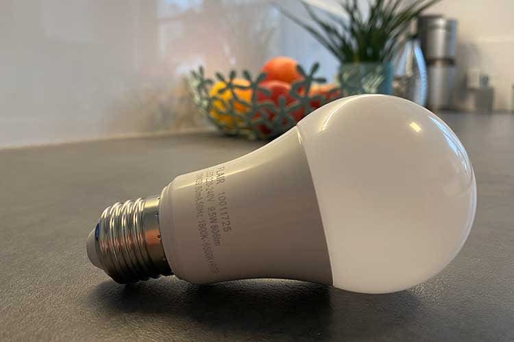 Mit der im SMART HOME by hornbach Test verwendeten FLAIR VIYU Smart LED A60 Birne lassen sich Lichtszenen definieren Mit der im SMART HOME by hornbach Test verwendeten FLAIR VIYU Smart LED A60 Birne lassen sich Lichtszenen definieren
