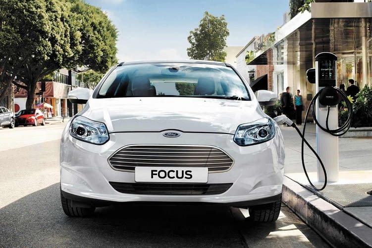 Das Elektroauto Ford Focus bietet Bi-Xenon-Scheinwerfer mit LED-Tagfahrlicht Das Elektroauto Ford Focus bietet Bi-Xenon-Scheinwerfer mit LED-Tagfahrlicht
