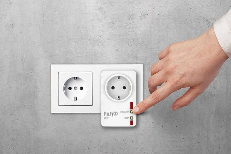 FRITZ!Dect 200 kann bei Bedarf auch manuell bedient werden FRITZ!Dect 200 kann bei Bedarf auch manuell bedient werden