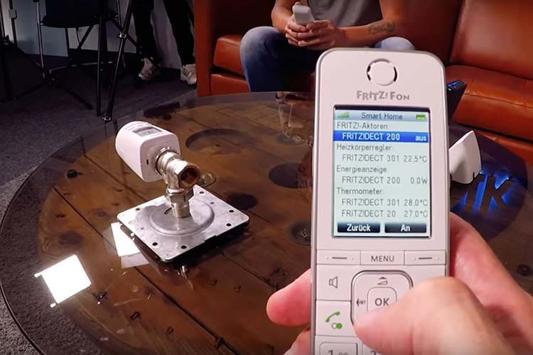 Per DECT-Telefon FRITZ!Fon C6 lassen sich AVM Smart Home-Geräte steuern, die in einer FRITZ!Box eingebunden sind Per DECT-Telefon FRITZ!Fon C6 lassen sich AVM Smart Home-Geräte steuern, die in einer FRITZ!Box eingebunden sind