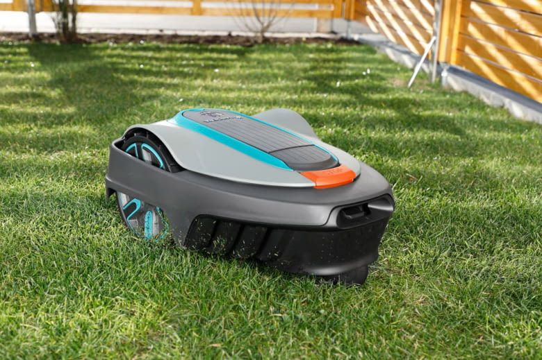 Der GARDENA SILENO city für kleinere Stadtgärten zieht seine Mähbahnen nach dem Zufallsprinzip Der GARDENA SILENO city für kleinere Stadtgärten zieht seine Mähbahnen nach dem Zufallsprinzip