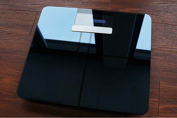 Die Oberfläche der smarten Körperanalysewaage Garmin Index besteht aus edlem Glas Die Oberfläche der smarten Körperanalysewaage Garmin Index besteht aus edlem Glas