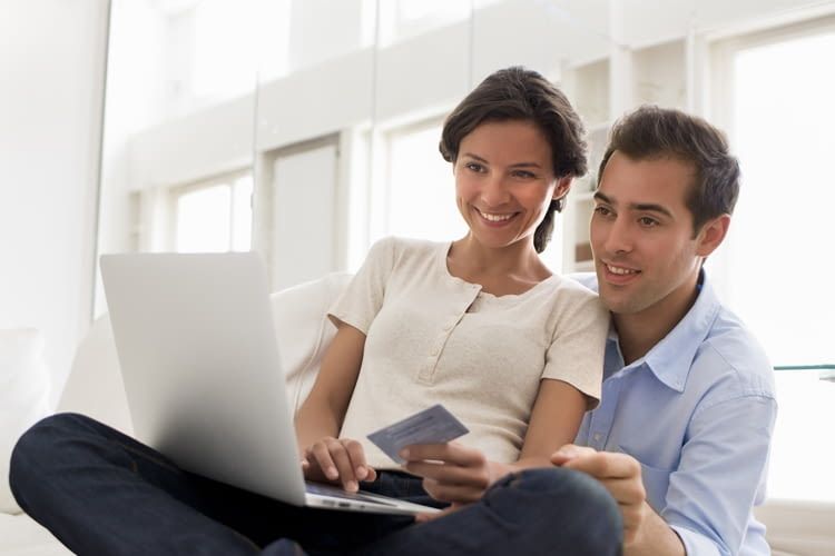 Nur wer beim Onlineshopping genau hinschaut, kann auch richtig viel sparen Nur wer beim Onlineshopping genau hinschaut, kann auch richtig viel sparen